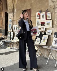 1 tailleur pour femme de la marque 17H10 (600 euros)