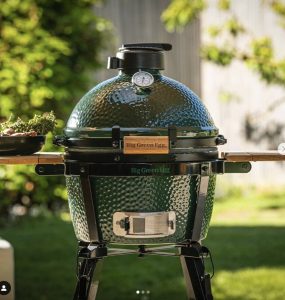 1 barbecue Big Green Egg (1240 euros)