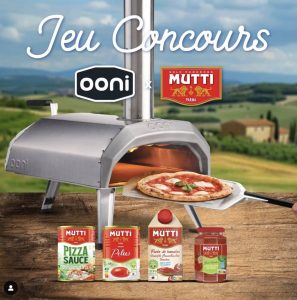 1 four à pizza Ooni Karu 12 avec des sauces pizza