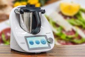 1 robot culinaire Thermomix TM6, d'une valeur de 1499 €