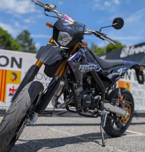 1 moto Rieju MRT 50 pro valeur 4 039 €