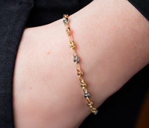 1 Bracelet 3 ors 375 d'une valeur de 425€*