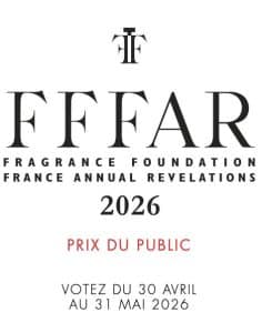 1 box remplie de miniatures de parfum