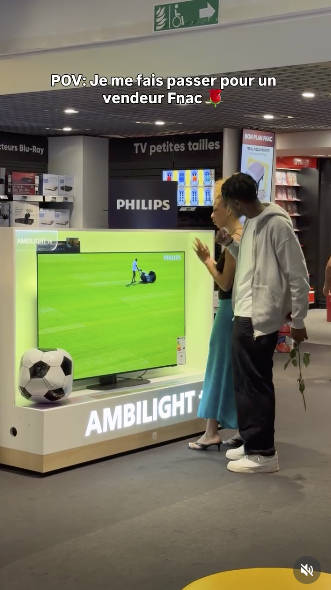1 TV Philips Ambilight The One 55 pouces